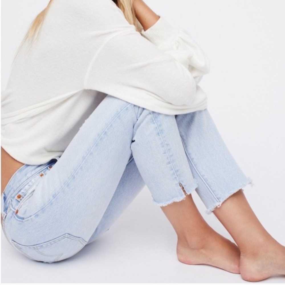 Levi 501 Distressed Cropped Tapered  jean in Bowie Wash - Picture 3 of 9